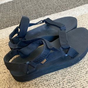 LIKE NEW Midform Tevas - Size 9
